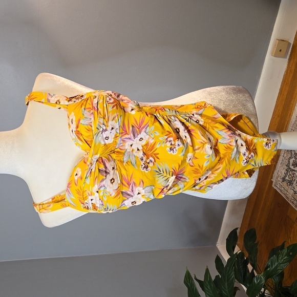 Niptuck Swim Yellow Floral One Piece Multi Fit Cup Swimsuit Size 6 - Picture 1 of 8